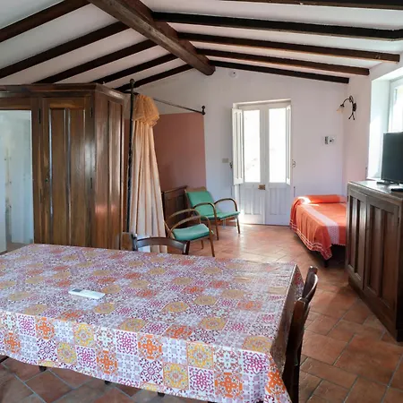 Palazzo Trani * 卡斯崔加纳诺德尔卡波